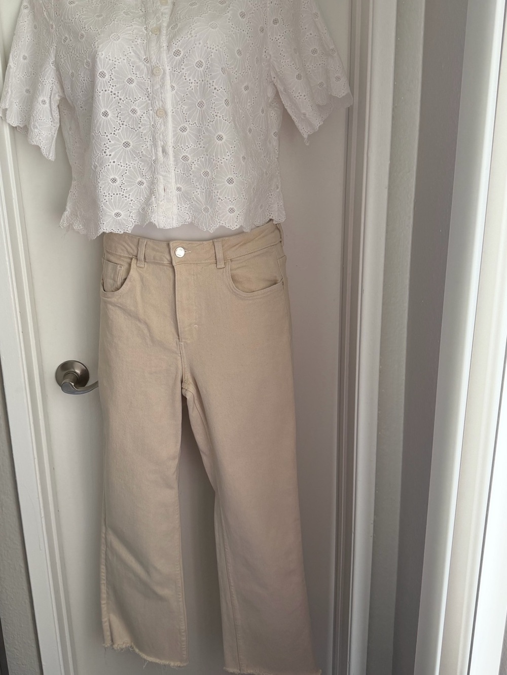 Zara Wide-Leg Jeans cropped in Light Beige